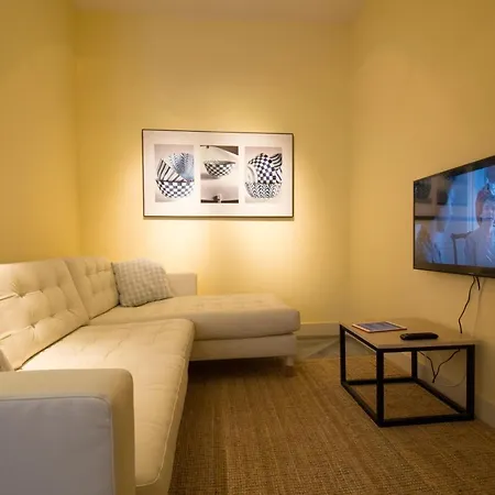 City Centre - Historic Charm Meets Modern Comfort Апартаменты *