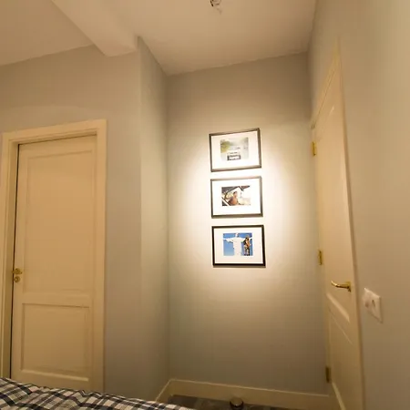 Апартаменты City Centre - Historic Charm Meets Modern Comfort Амстердам