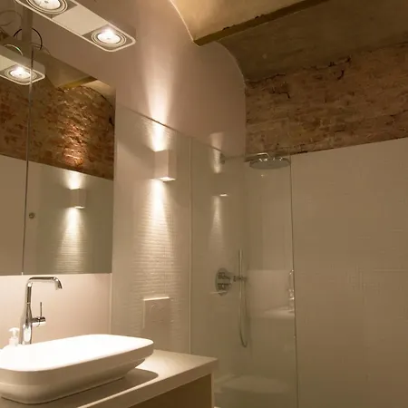 Apartment City Centre - Historic Charm Meets Modern Comfort *